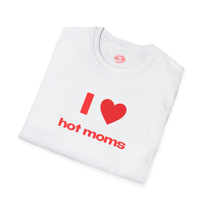 "I Love Hot Moms." | Heart | T-Shirt