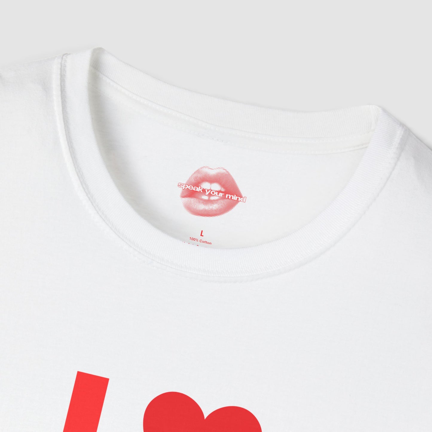 "I Love Hot Moms." | Heart | T-Shirt