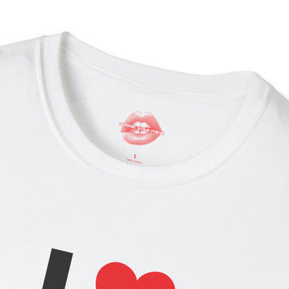 "I Love Hot Moms." | Heart | T-Shirt