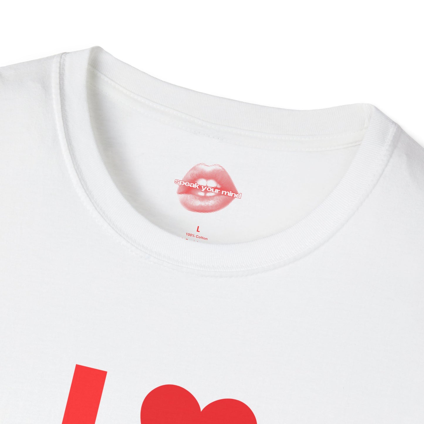 "I Love Hot Moms." | Heart | T-Shirt